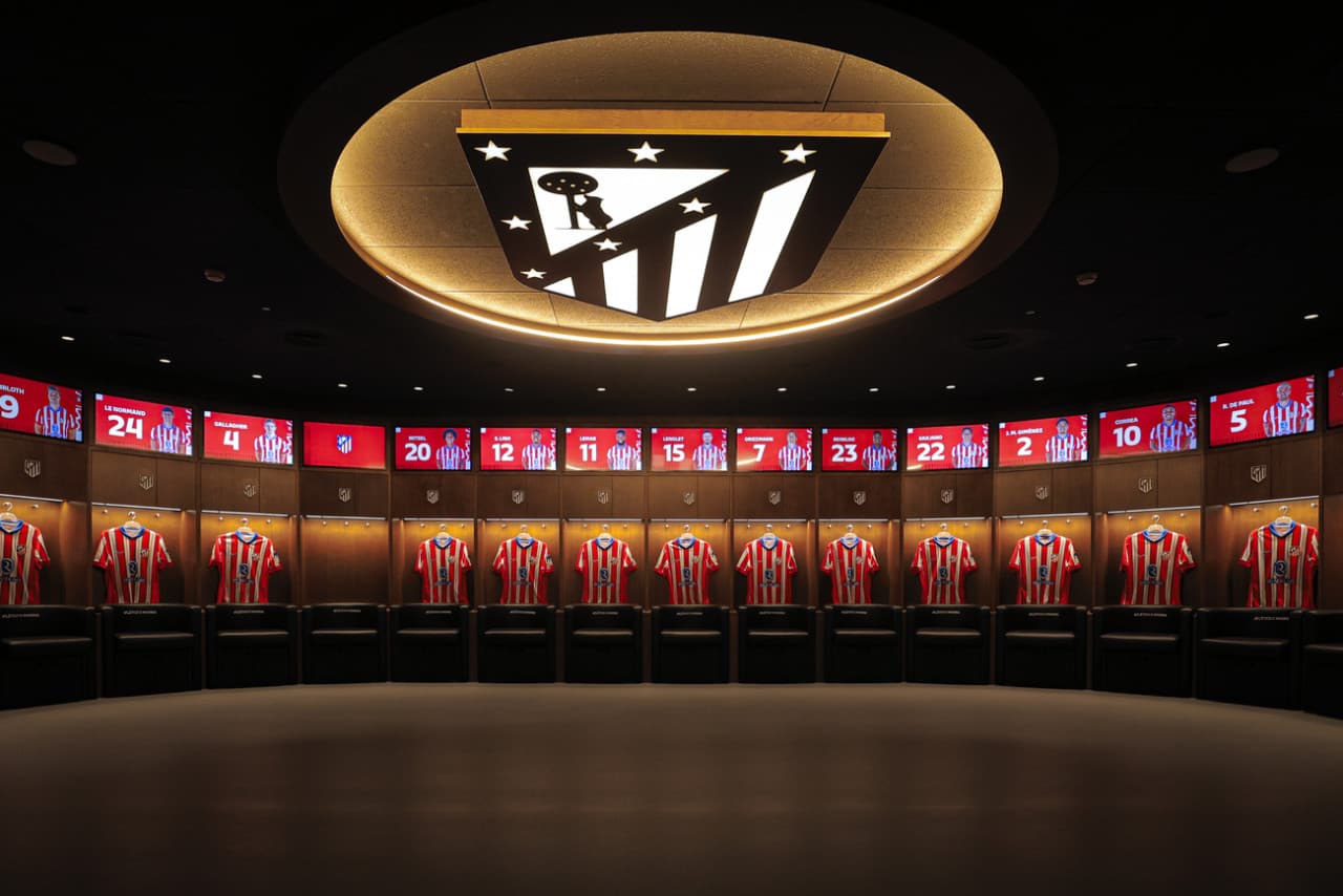 Atletico de Madrid Team Arrival and Match Ticket - image 2